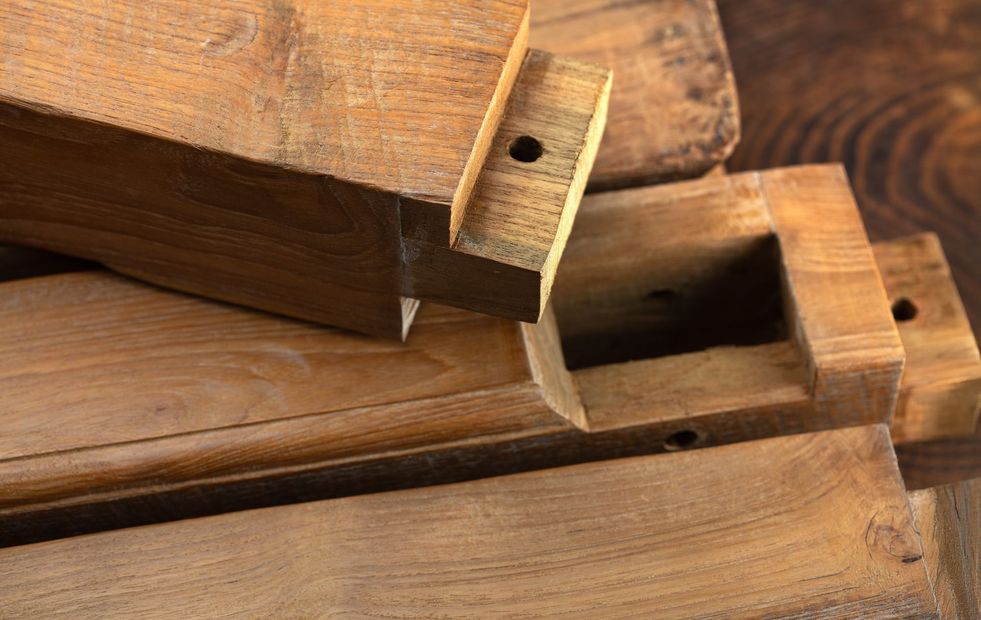 Une mortaise en bois