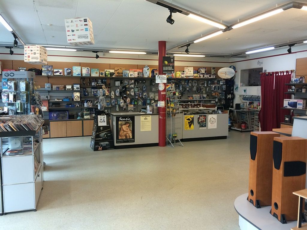 Steve Maillot TV-Satelitte - Couvet - Magasin