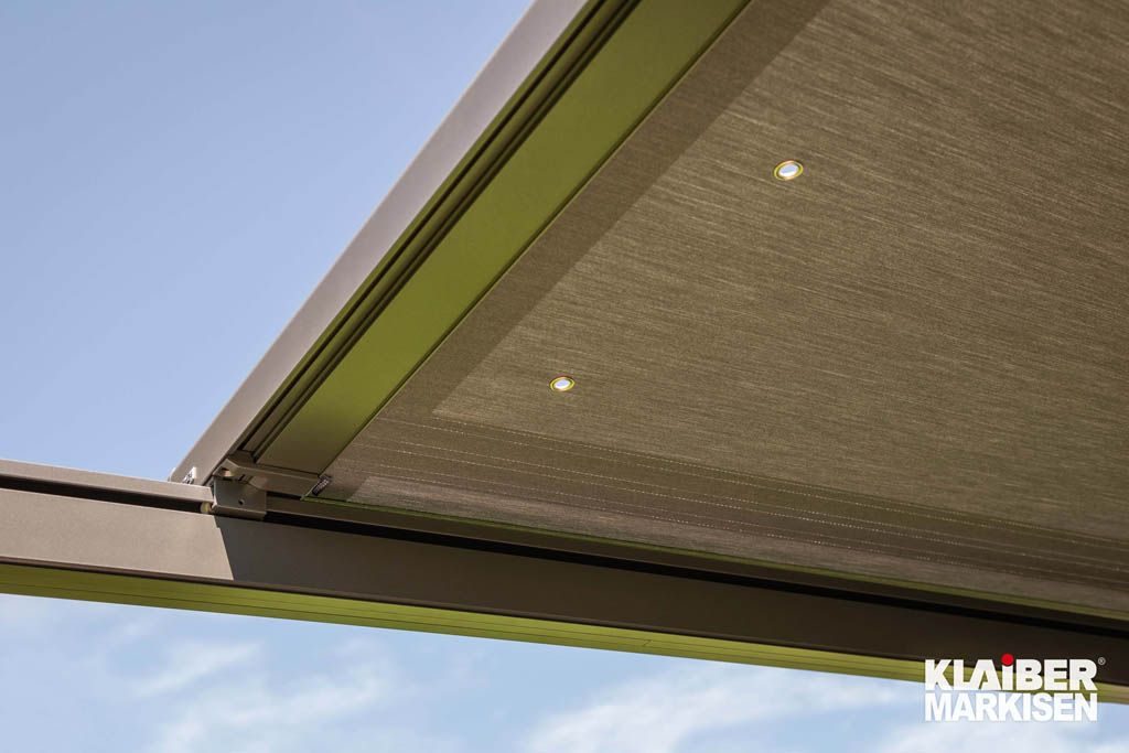 Eine Nahaufnahme eines Daches mit dem Wort Klaiber darauf