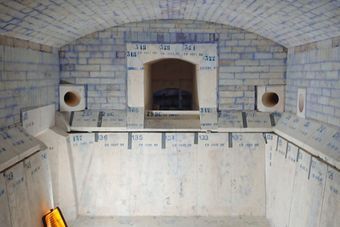 Rakenteilla oleva suurikokoinen uuni