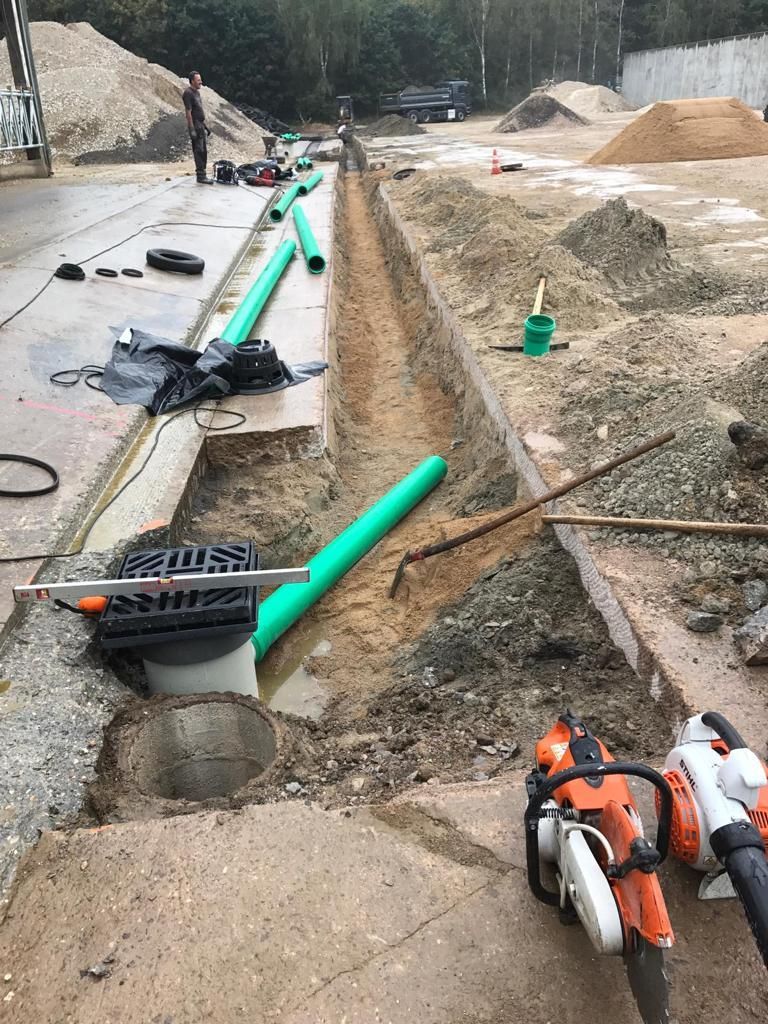 Rohre werden in Sand verlegt