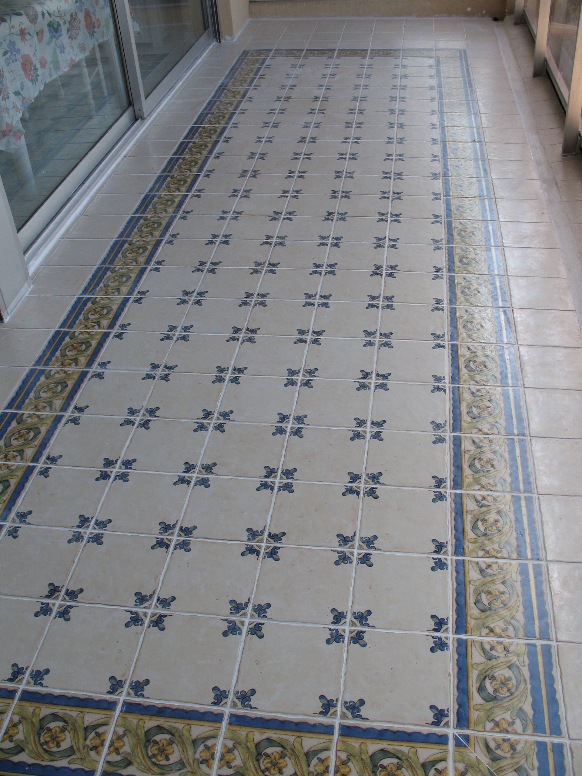 Carrelage 20 x 20 avec son tapis décoratif