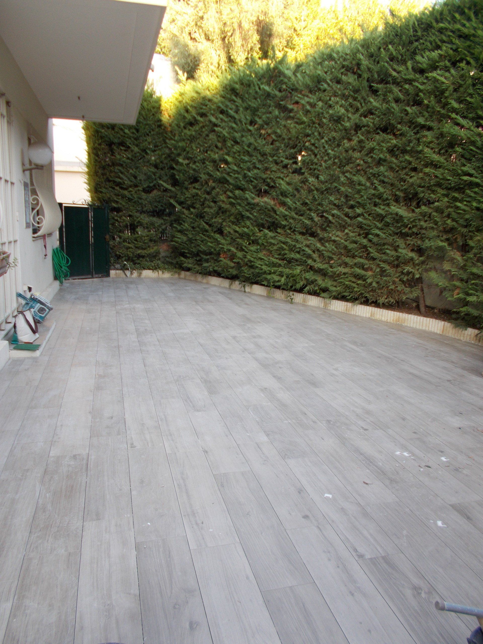 Carrelage 22.5 x 90 sur terrasse imitation parquet