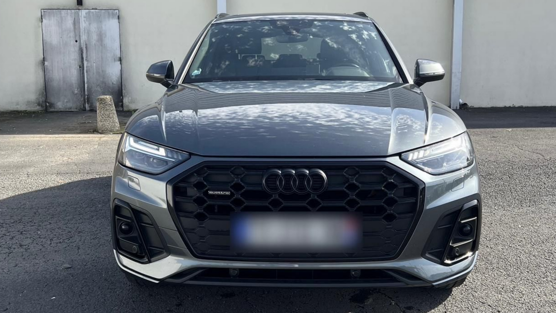 Une Audi Q5 vue de face