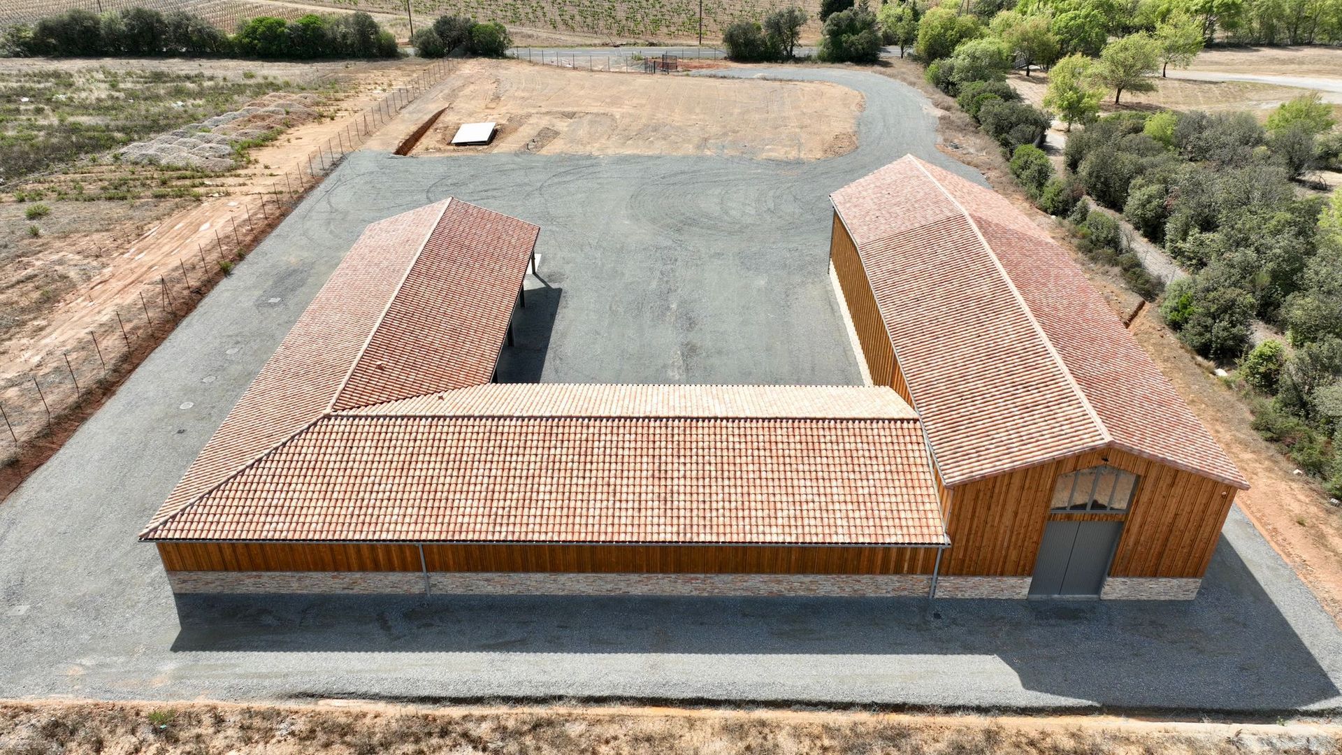 Bâtiment agricole en forme de U