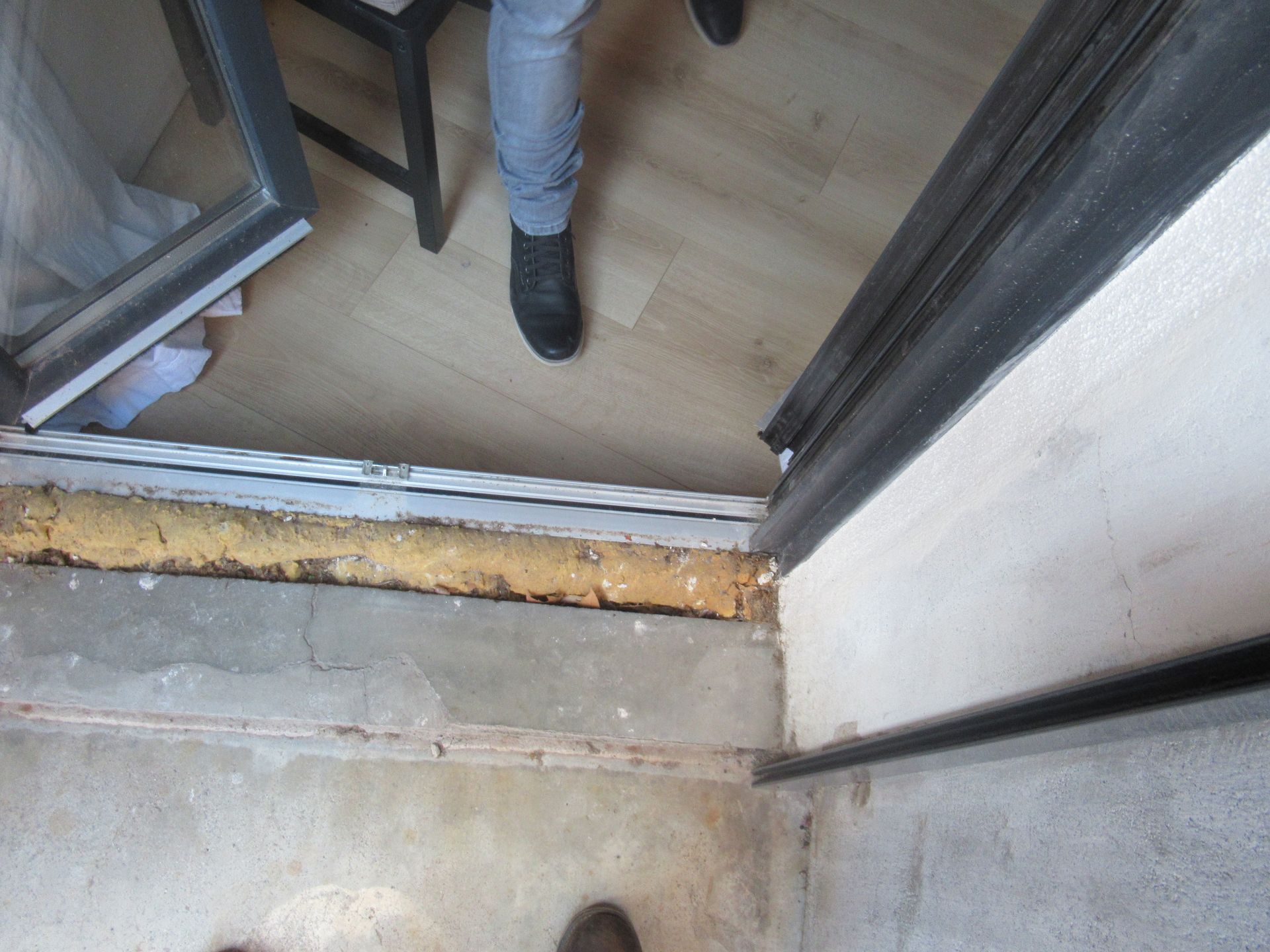 Seuil de porte abîmé