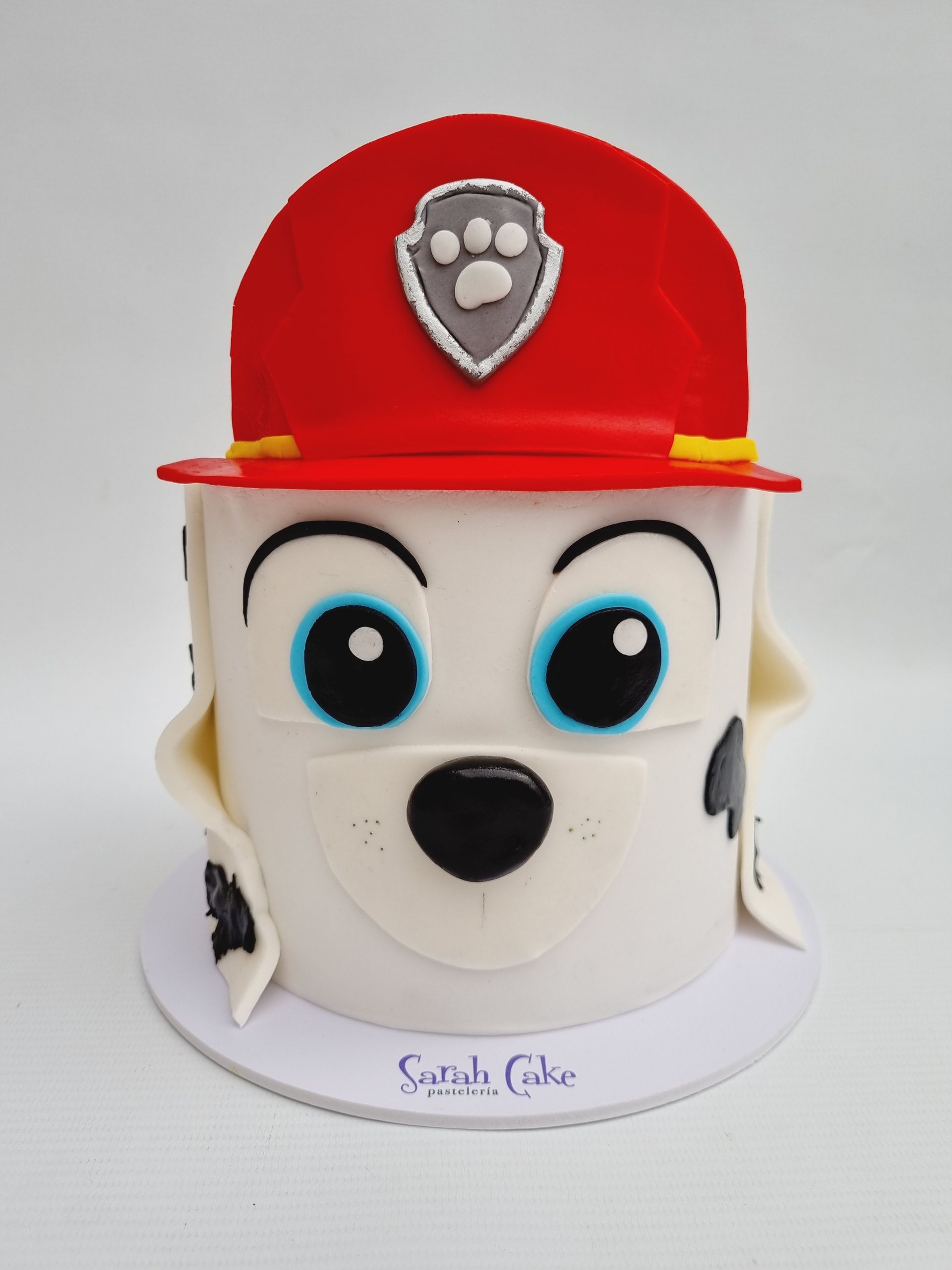 Un pastel que se parece a Marshall de la Patrulla Canina.