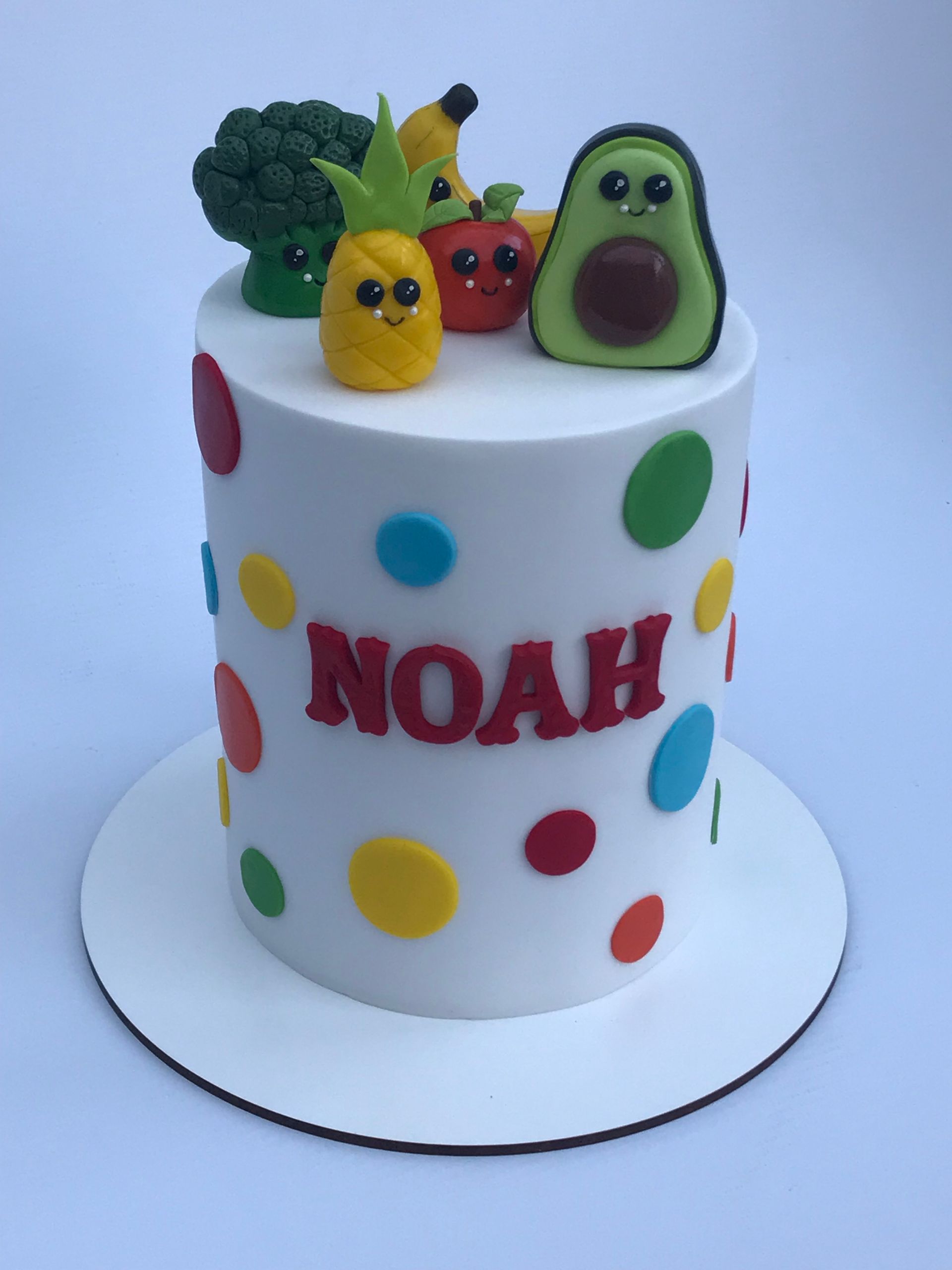 Un pastel con el nombre Noé.