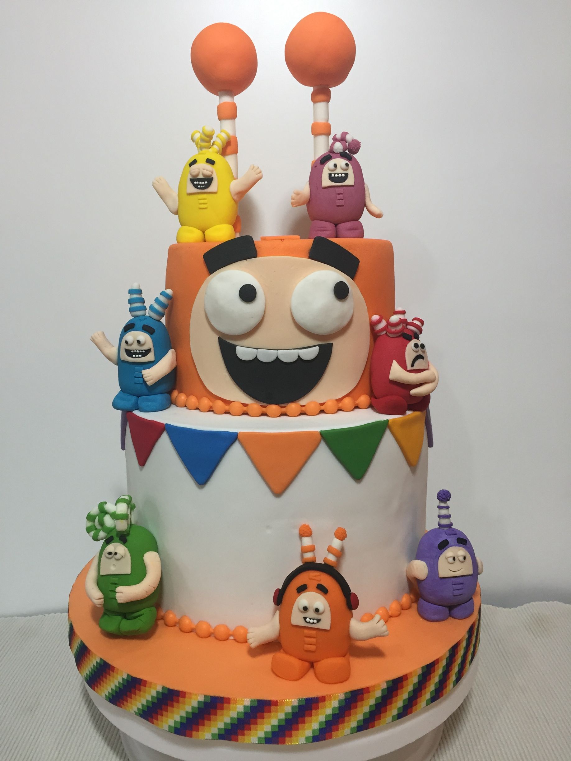 Un pastel con Oddbods encima