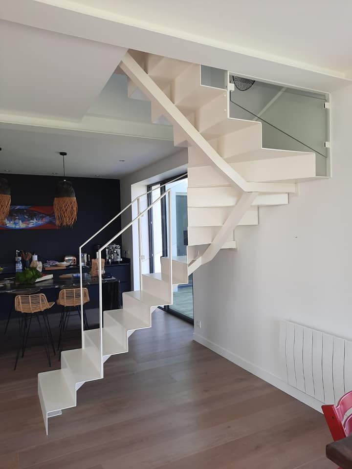 Escalier moderne blanc