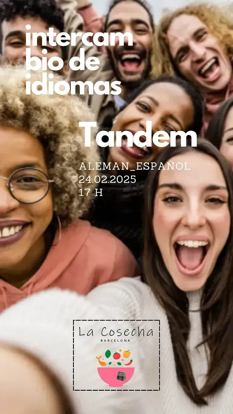 Un grupo de personas se están tomando un selfie juntos.