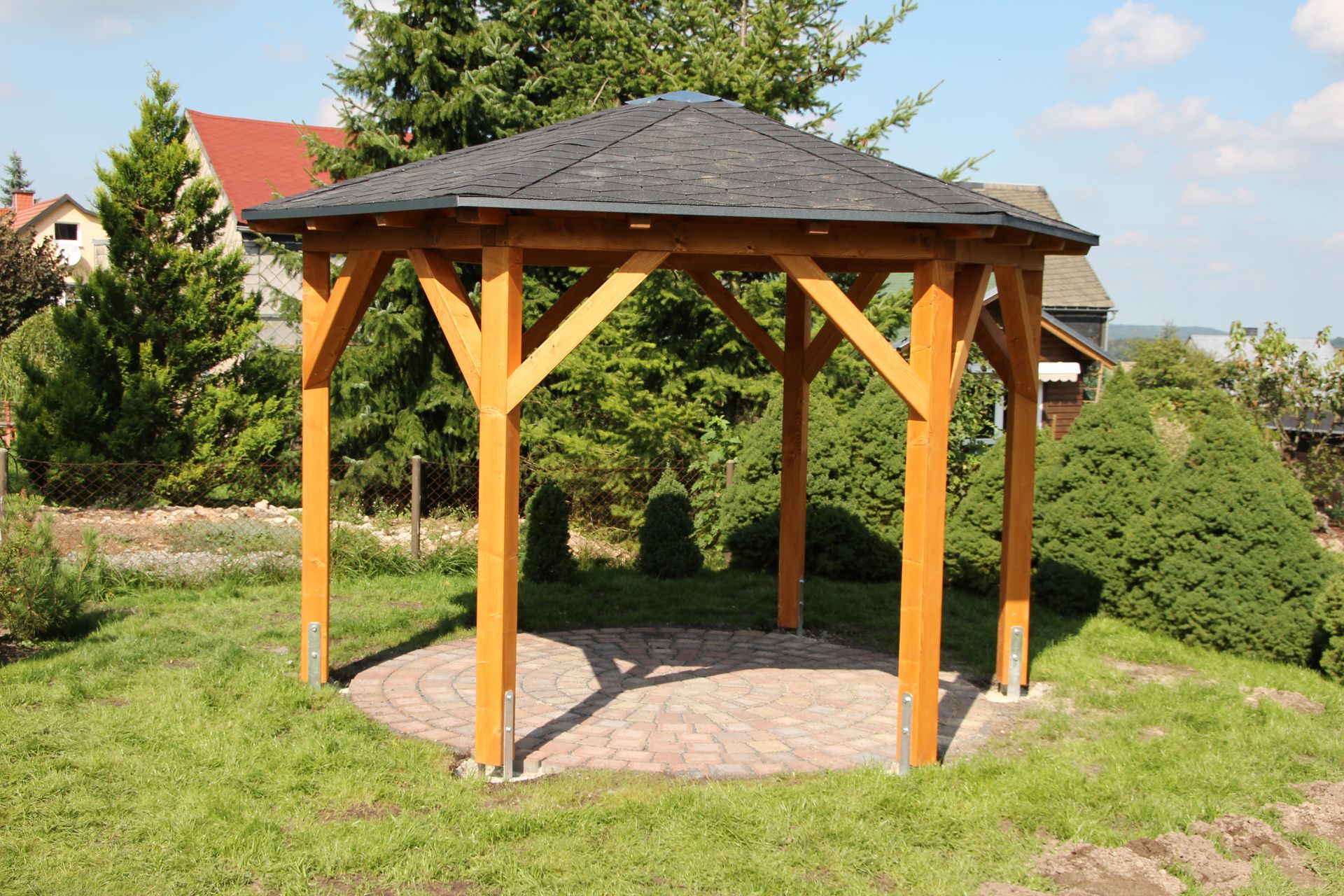 Überdachte Terrasse aus Holz
