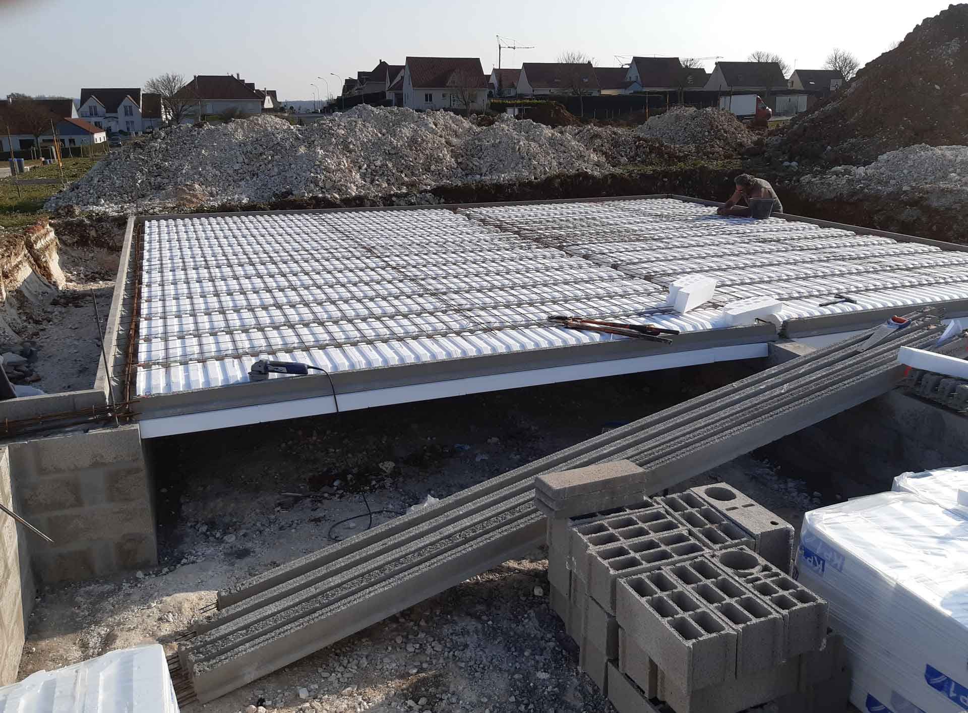 Préparation en vue du cimentage pour la dalle d’une maison