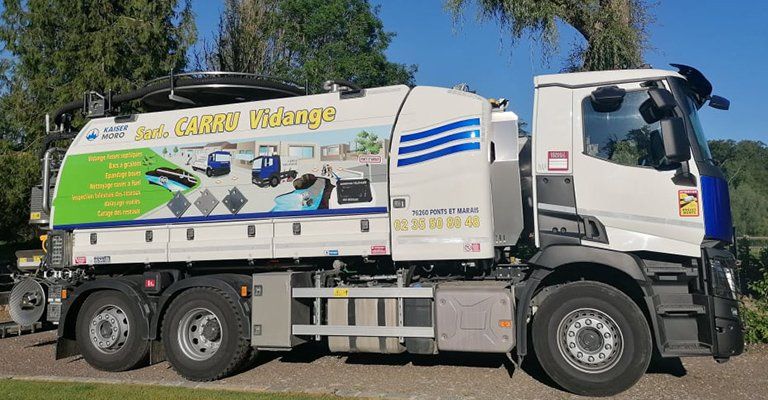 Un camion de débouchage de canalisations