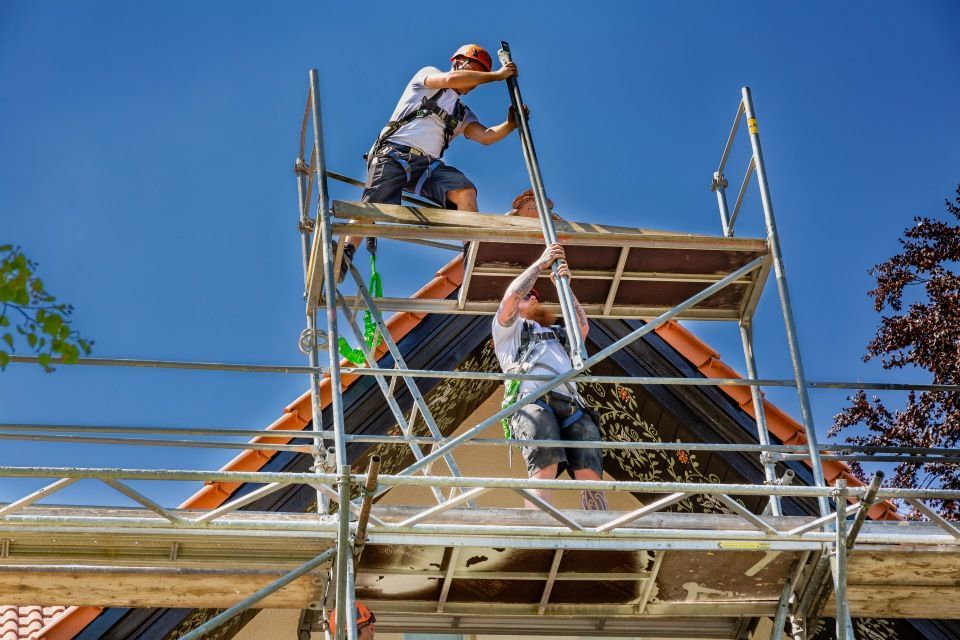 Arbeiter auf einem Gerüst von A. Walther Gerüstbau