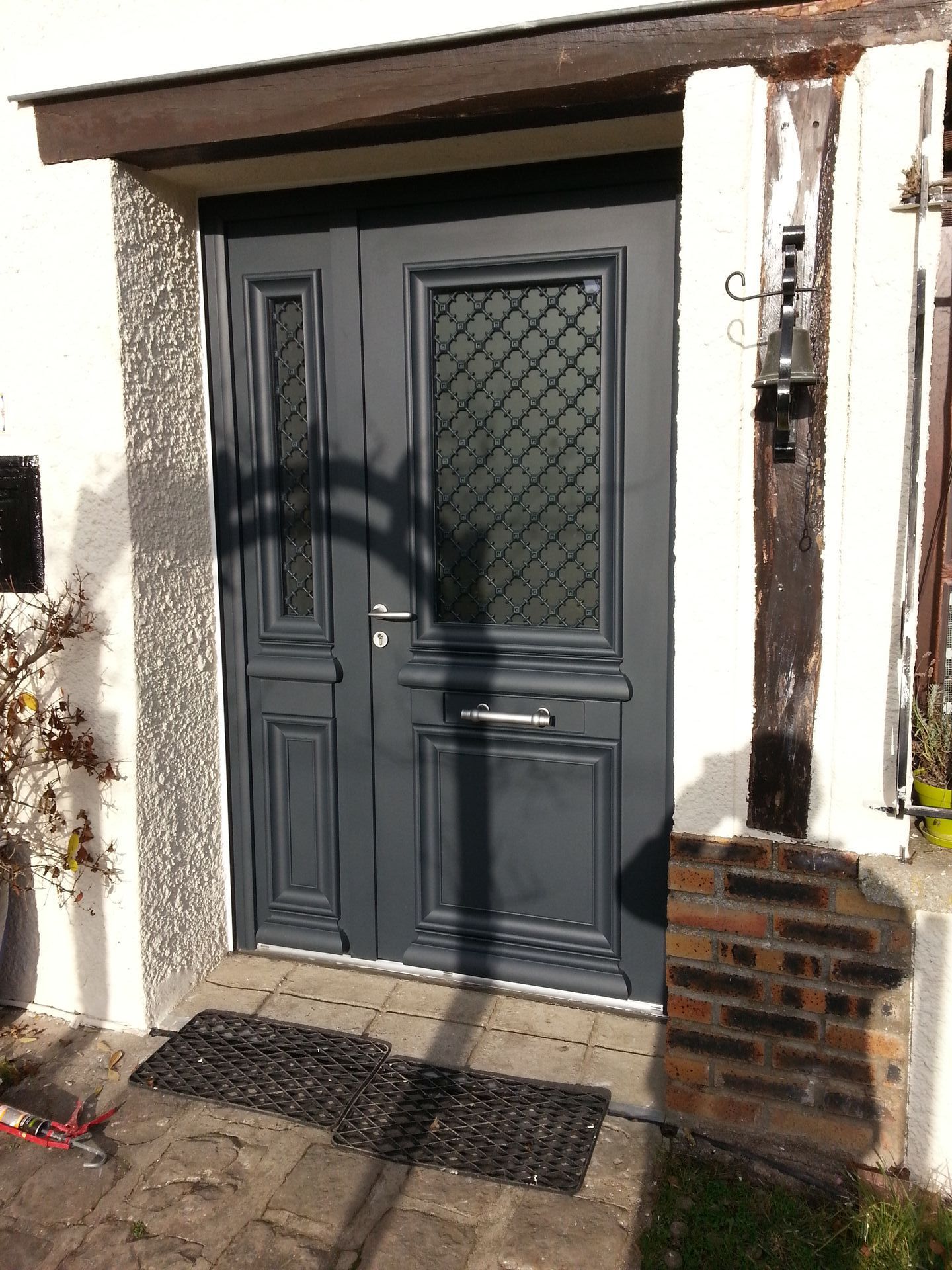 Porte d'entrée noire