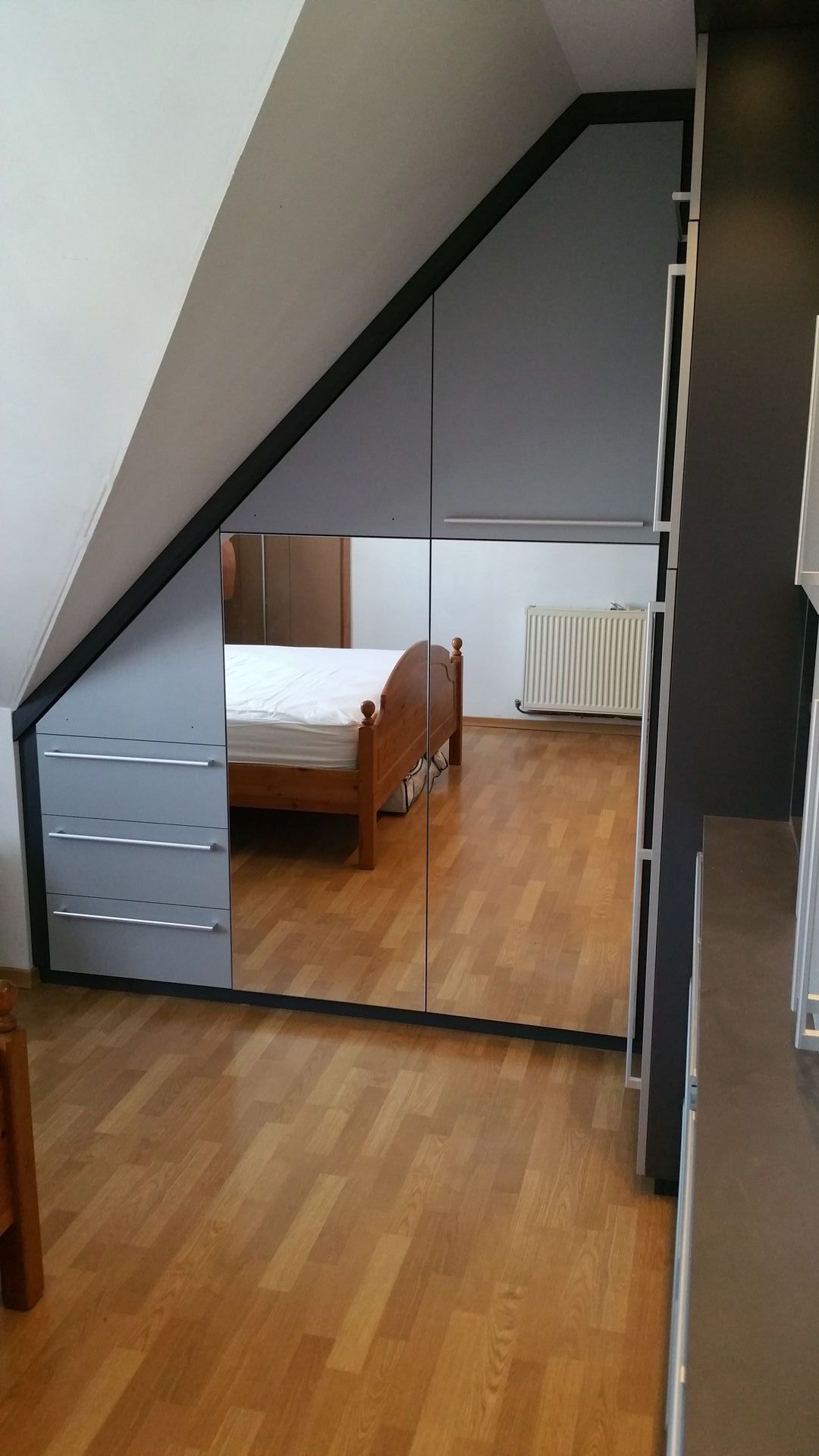 Placard avec un miroir