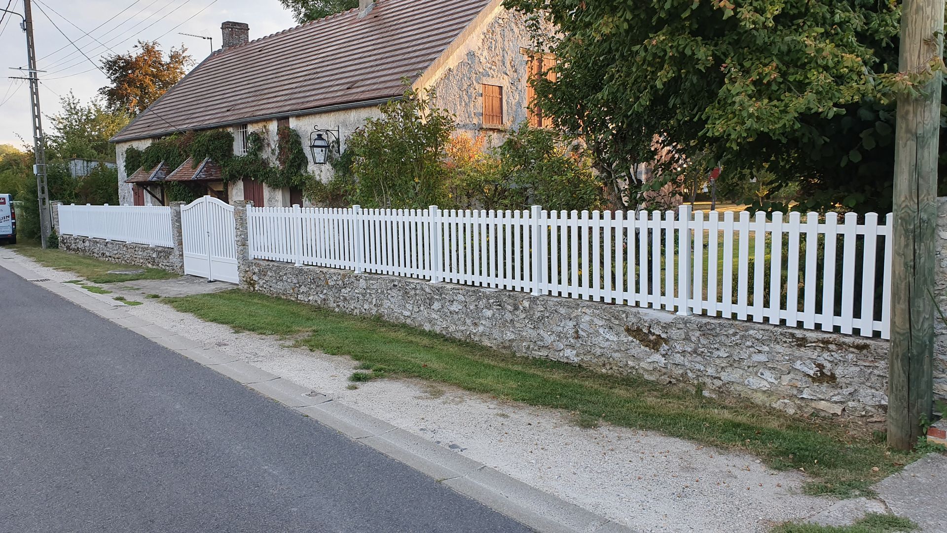 Pose d'un portail et d'une barrière