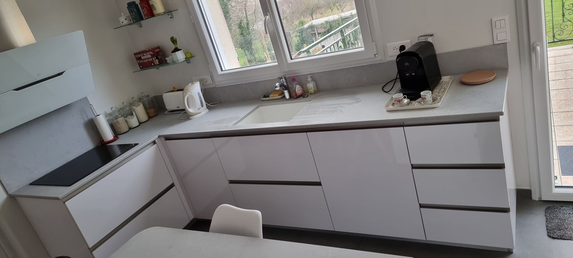 Cuisine blanche lumineuse