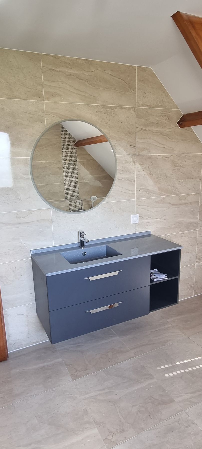 Meuble vasque bleu et miroir