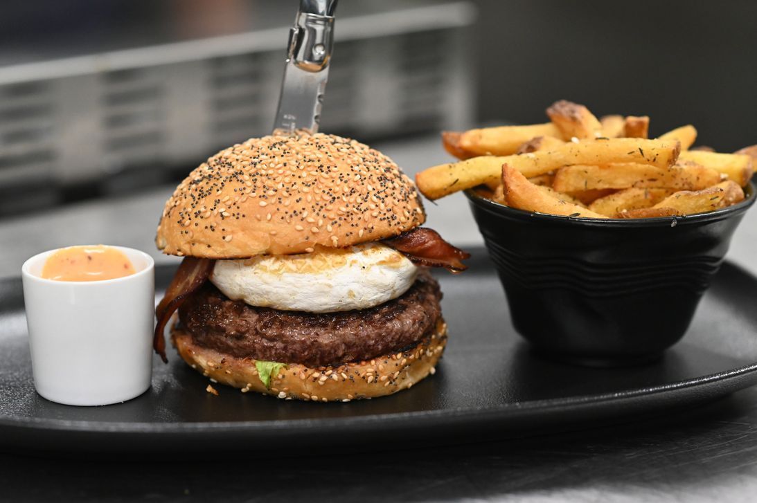 bistro - Lucky Brothers