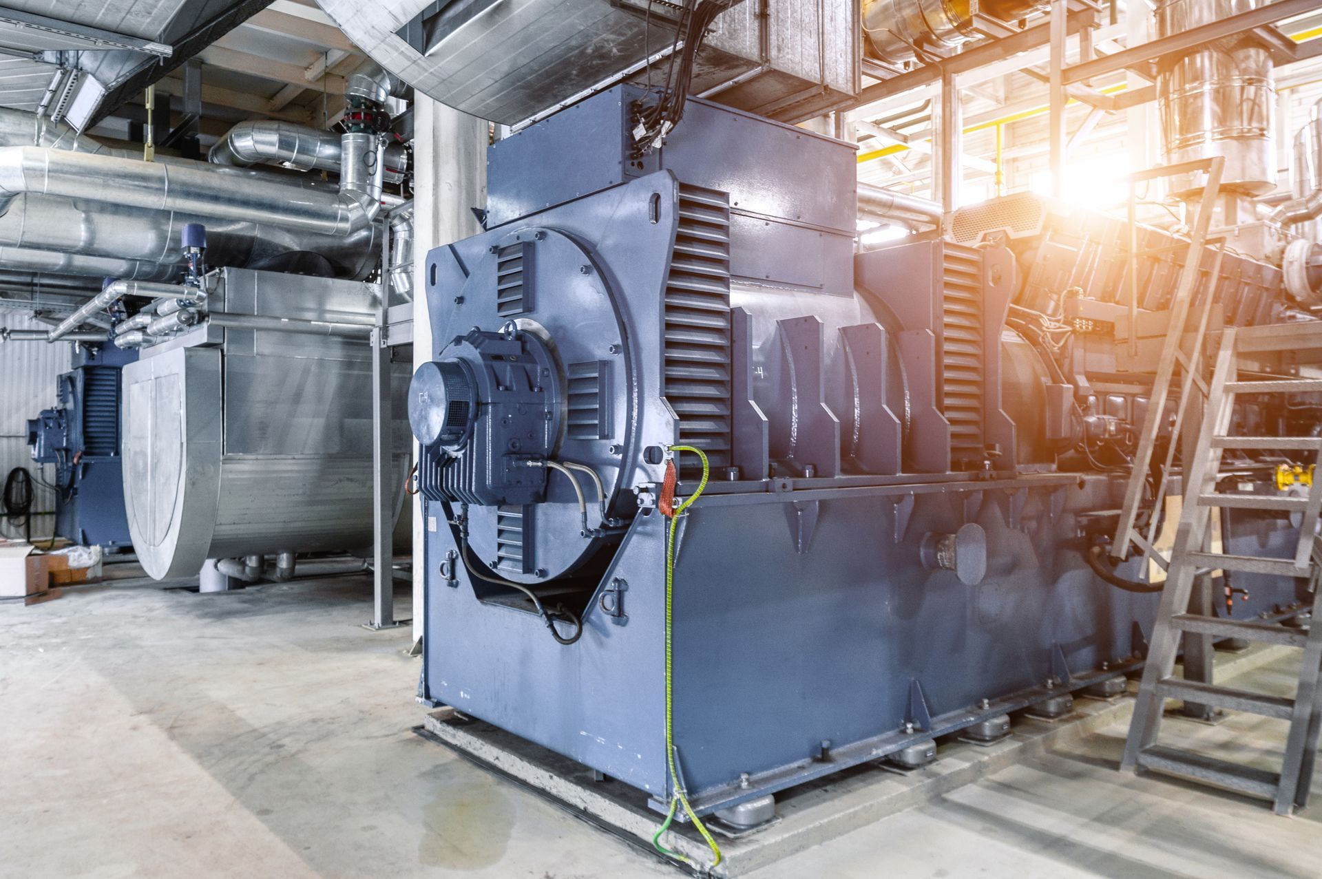 Grand compresseur industriel dans une usine