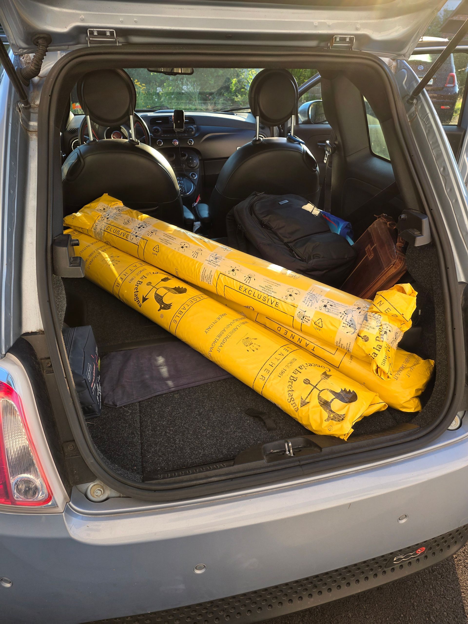 Fiat 500 transporting leather