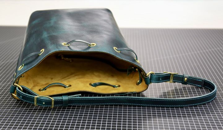 ortensia bucket bag on it's side showing  girasole interior