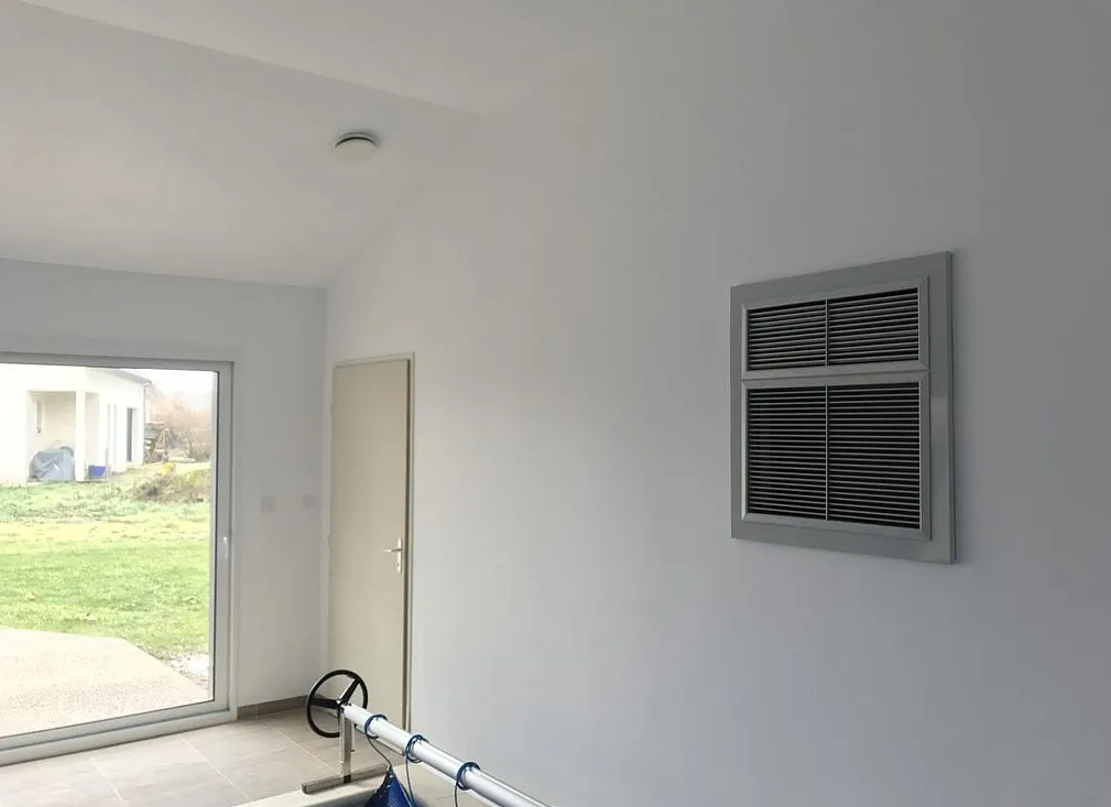 Grille de ventilation de piscine