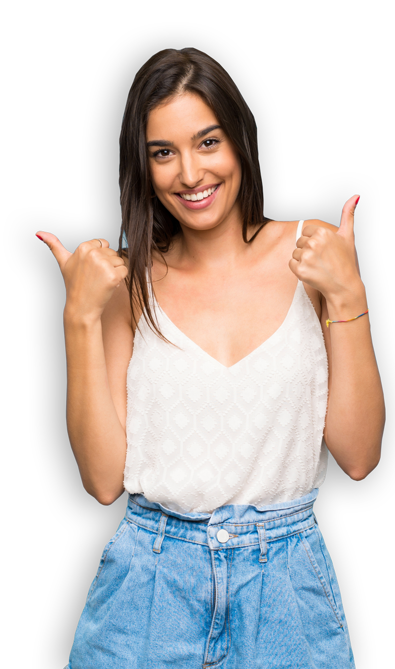 Femme qui lève les deux pouces
