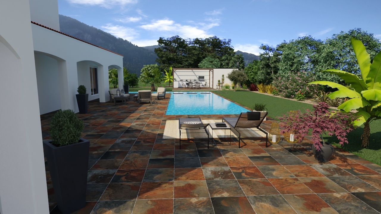 Patio avec piscine, chaises longues, verdure luxuriante et toile de fond montagneuse.
