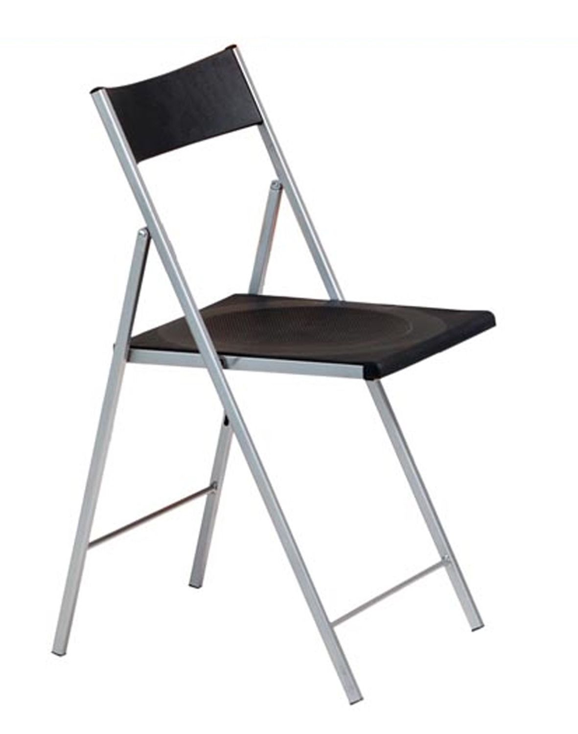 Una silla plegable negra sobre un fondo blanco
