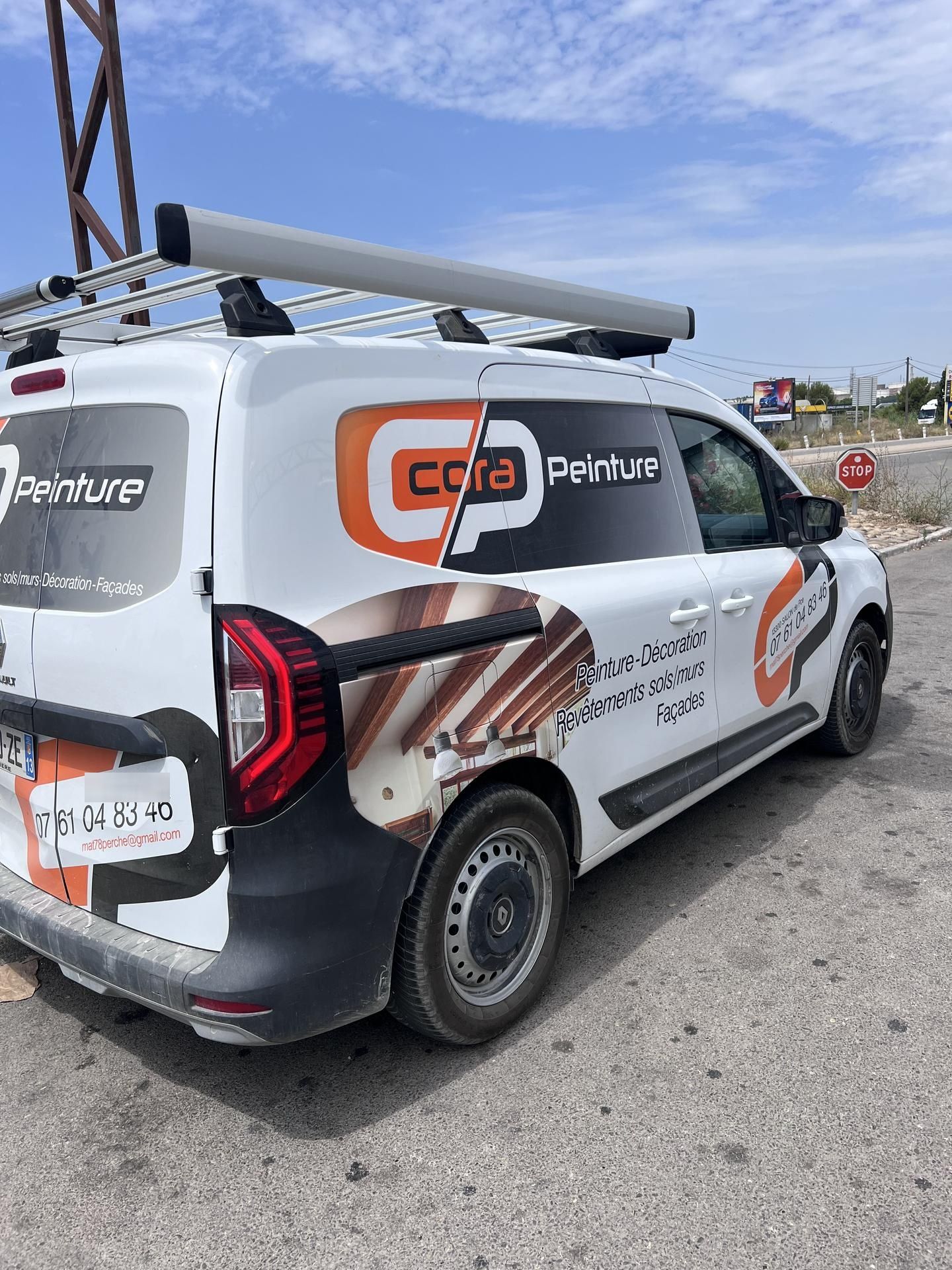 Véhicule de l'entreprise CORA PEINTURE