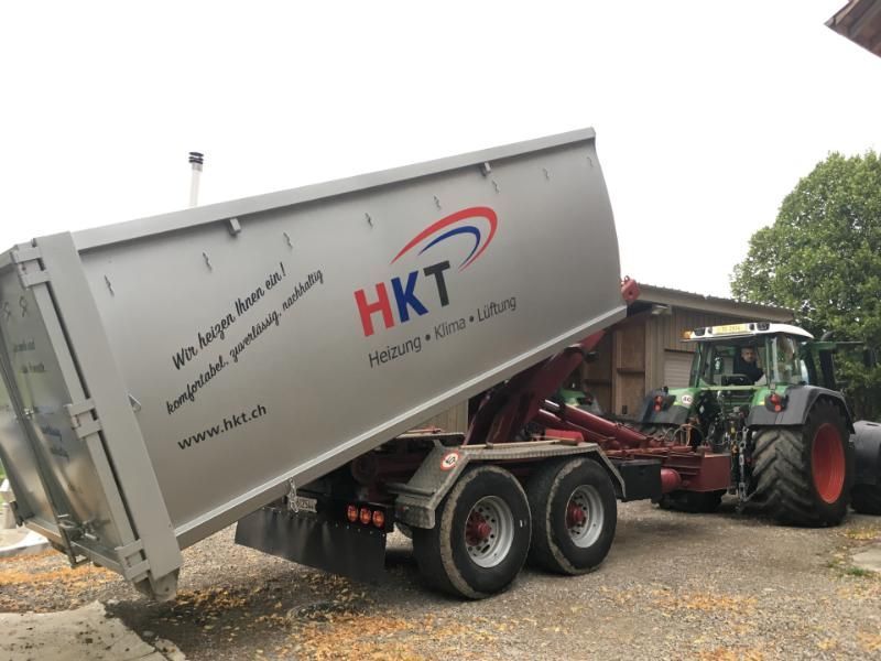 Lkw mit Logo, Foto von Anschrift.ch Schöb