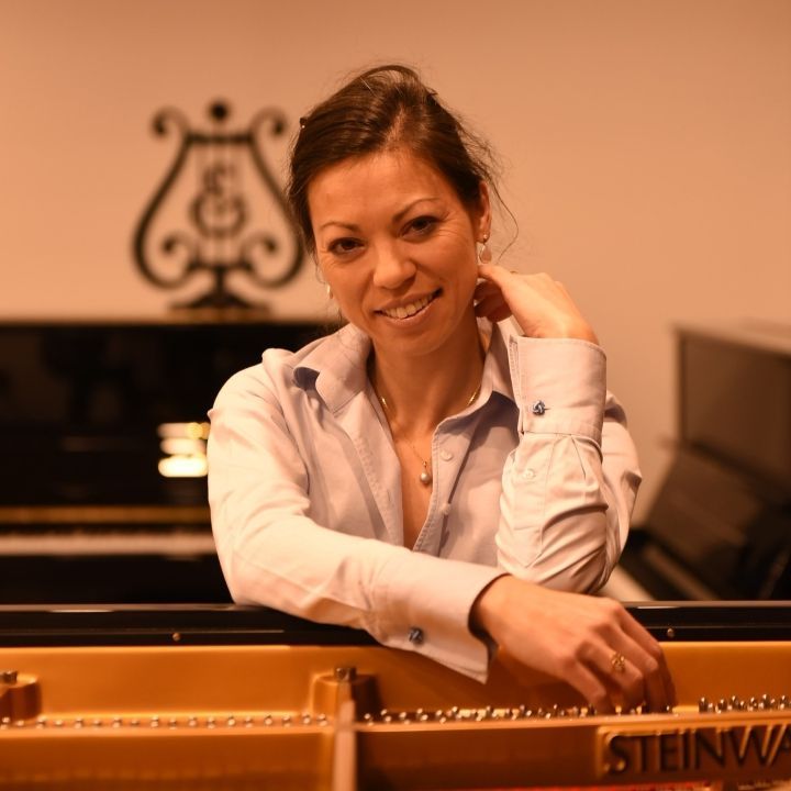 Porträt von Irena Nakajima-Daum am Flügel bei Piano Metz by DAUM