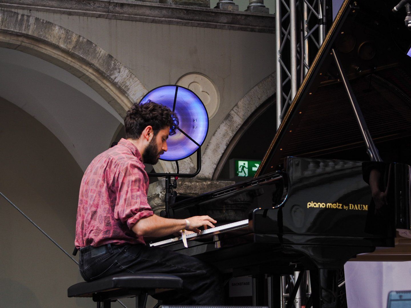 Solopianist am Steinway-Flügel von Piano Metz by DAUM beim Jazzweekend Regensburg 2025 – Konzertaufnahme mit Fokus auf das Instrument