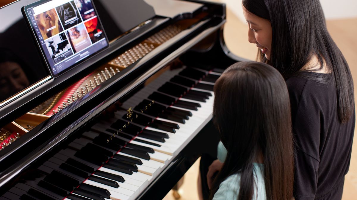 Selbstspielender Steinway Spirio-Flügel im Klavierunterricht