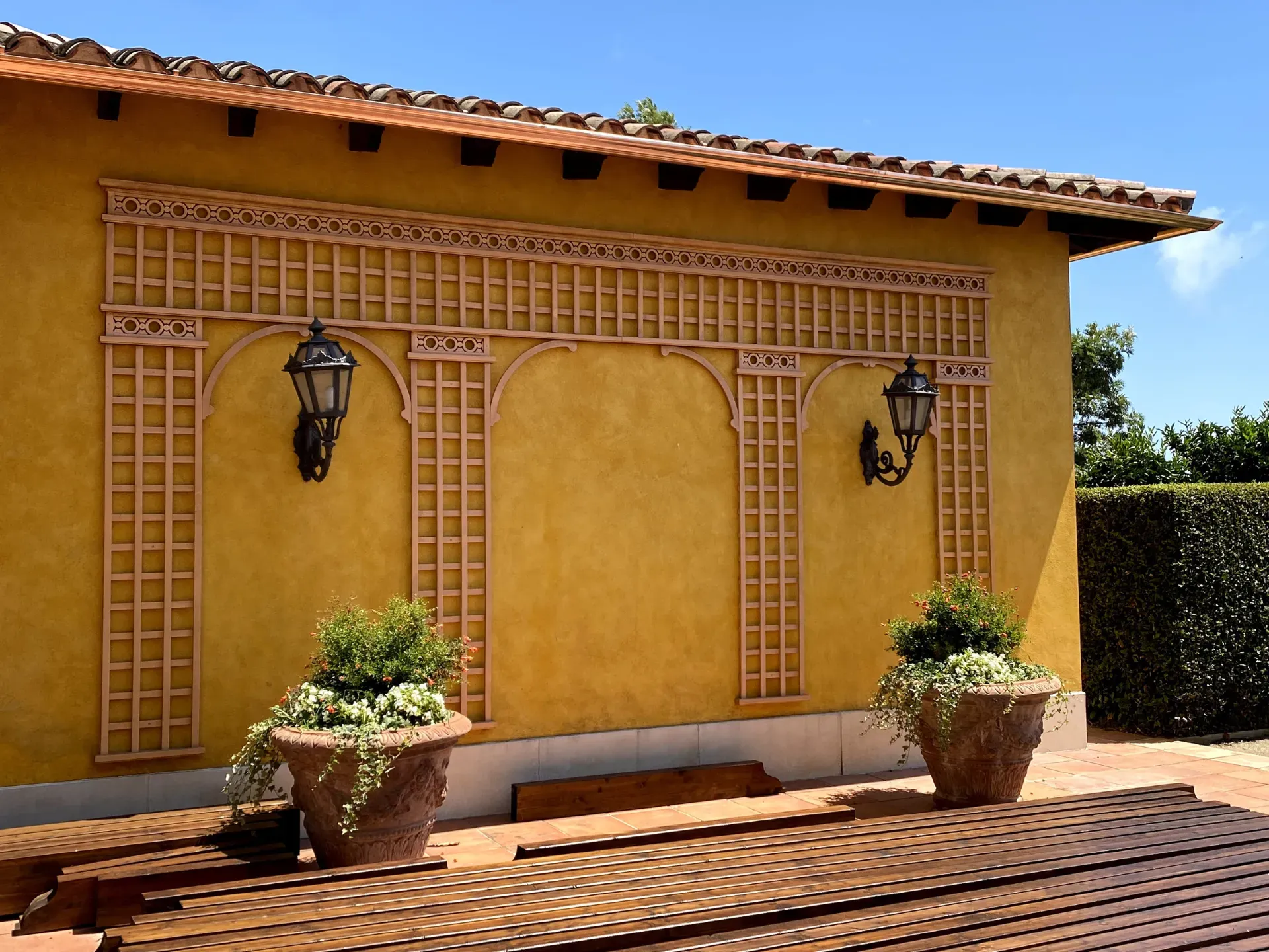 Canales de Cobre Natural sin juntas recien instaladas.