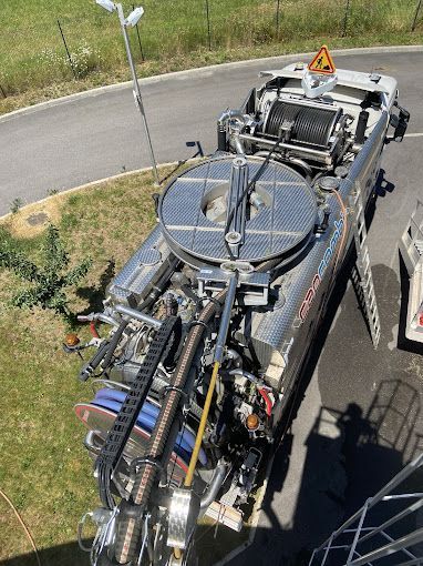 camion de MBJ assainissement vue de haut