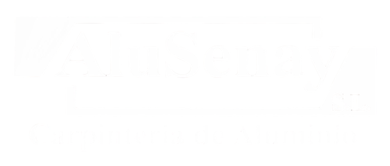 Logotipo blanco de "AluSecuring" con un icono de una casa estilizada y multicapa a la izquierda, sobre un fondo oscuro.