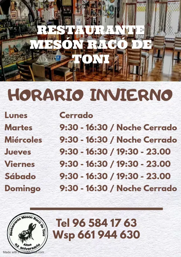 Un cartel de un restaurante muestra el horario de funcionamiento.
