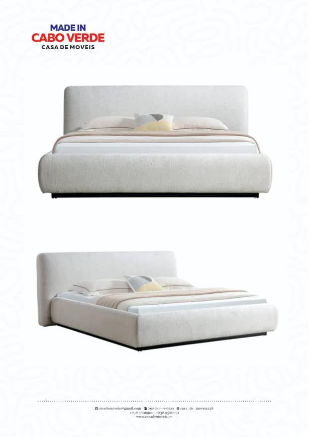 Duas vistas de uma cama minimalista estofada em tom off-white