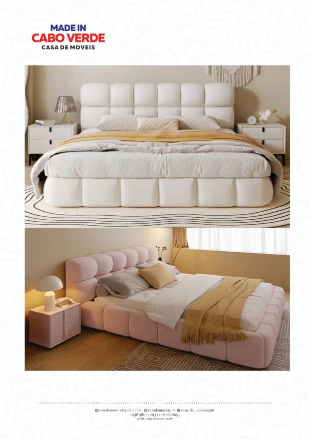 Duas camas estofadas com cabeceiras e estruturas capitonê em padrão de blocos, apresentadas nas cores branca e rosa claro.