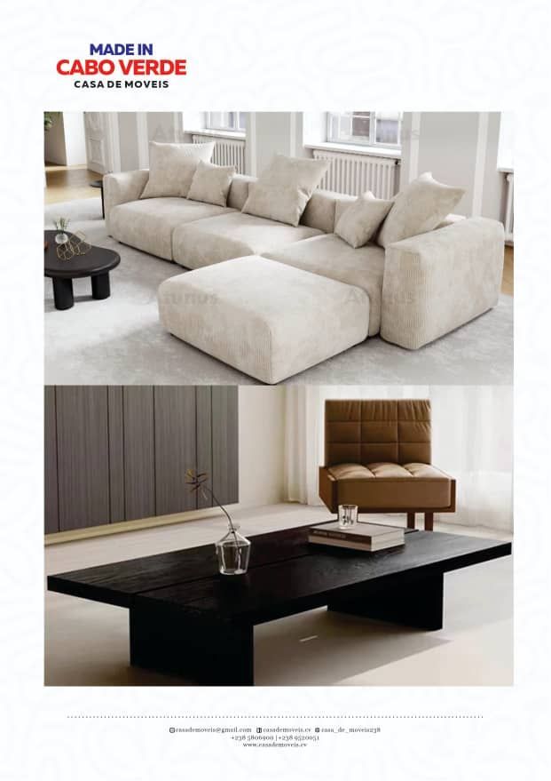 Anúncio de móveis mostrando um sofá modular creme com pufe e uma mesa de centro de madeira escura com uma poltrona bege.