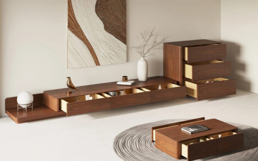 Conjunto de móveis modernos de madeira em um quarto minimalista, composto por um rack baixo para TV