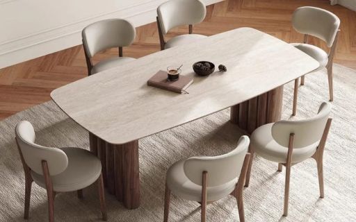 Conjunto moderno de sofá e mesa de centro de madeira, com design baixo