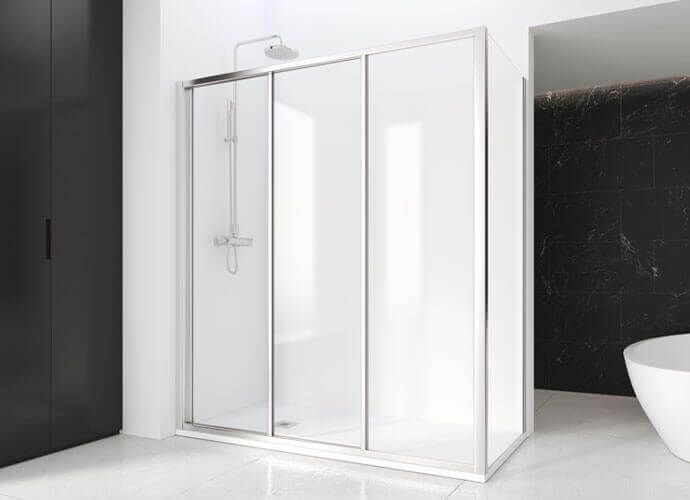 Mampara de ducha moderna con puertas corredizas de cristal en baño.