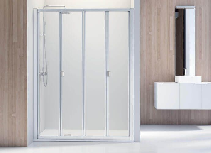 Mampara de ducha de cristal con marco blanco, ambiente de baño moderno.