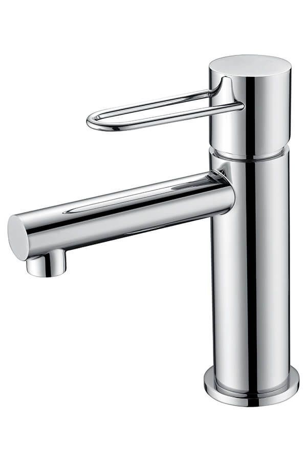 Grifo cromado brillante con base cilíndrica y manija monomando.