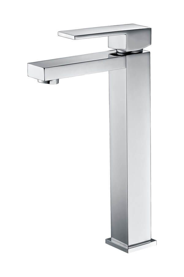 Grifo alto moderno con acabado cromado y diseño cuadrado.